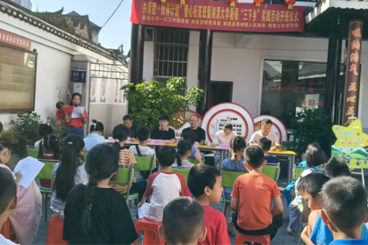 新晃：全域铺开七彩假期暑托服务 五老携手高校暖心护航少年成长