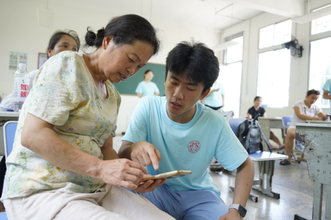 赋能乡村“她力量”！湖南女子学院学子下乡开展数字技能公益课堂