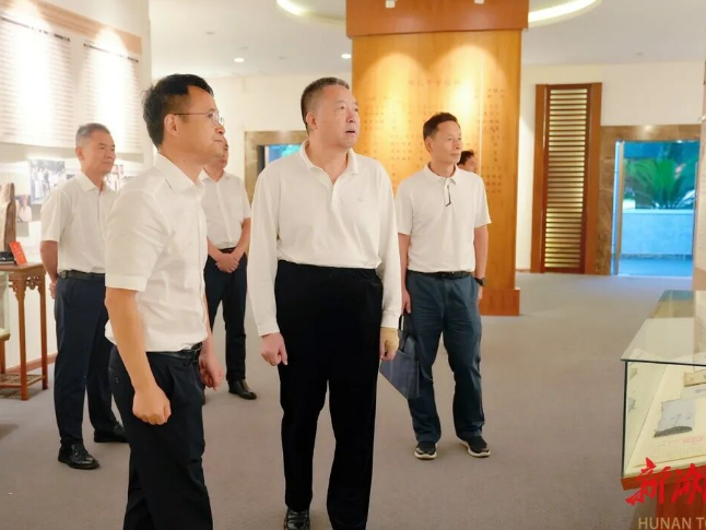 毛万春在长沙市雅礼中学调研