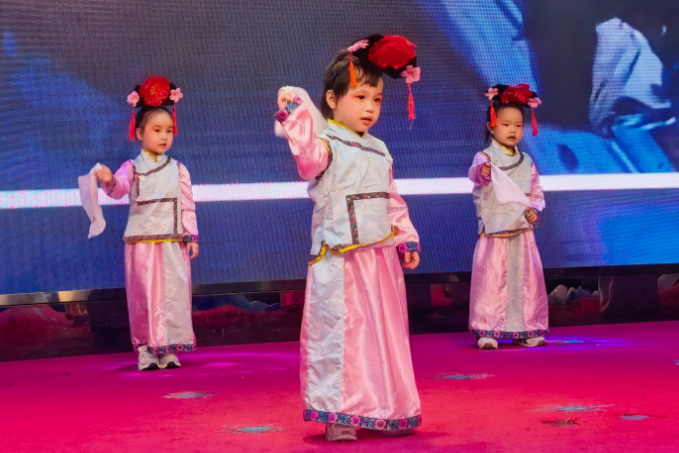 长沙市芙蓉区阳光宝宝幼稚园举办毕业文艺活动
