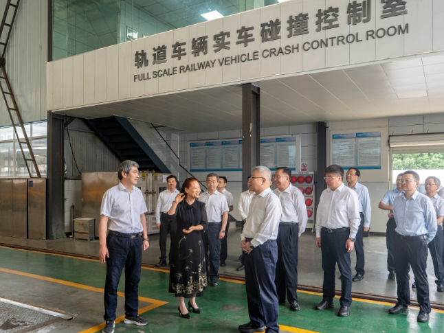 沈晓明到中南大学调研并主持召开座谈会