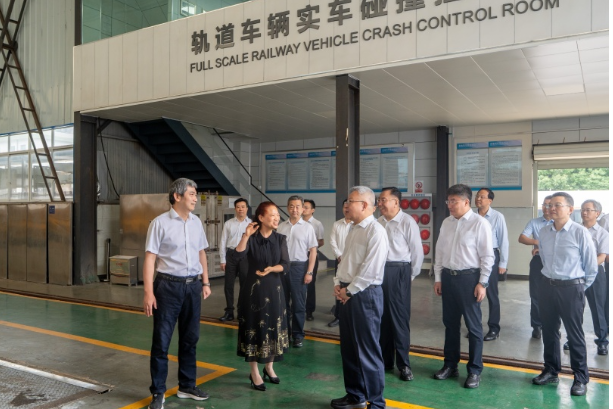 沈晓明到中南大学调研并主持召开座谈会