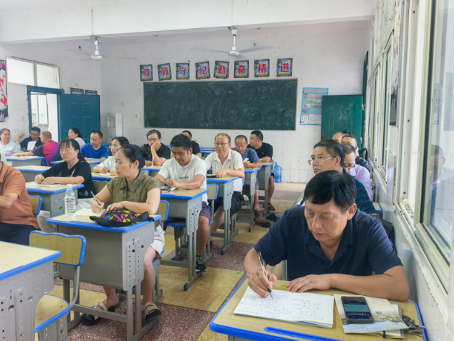 凤凰县：淬砺师魂强本领 蓄力扬帆启新程