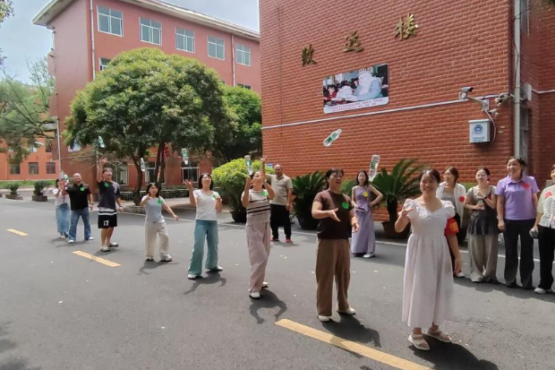 江华大石桥乡中心小学：团体心理辅导助力教师释放压力