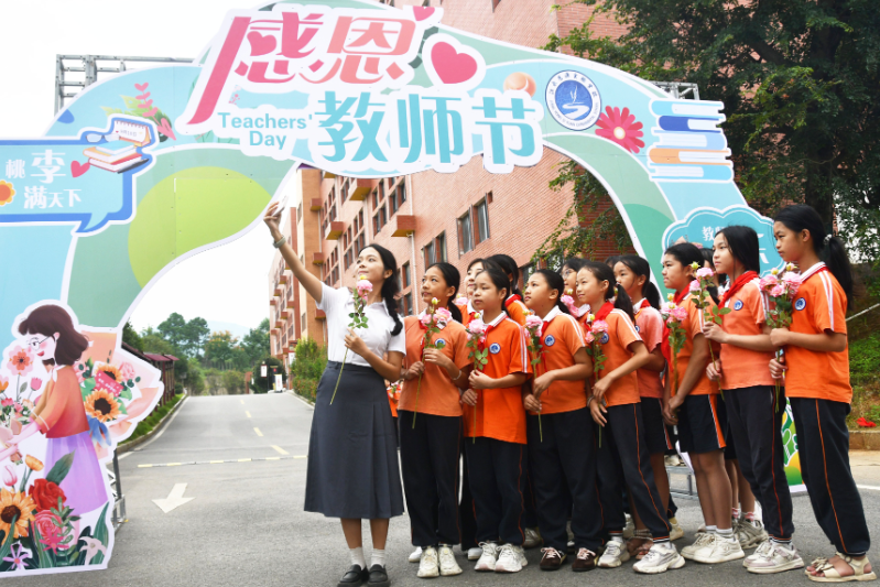 江永县：多彩活动庆祝教师节