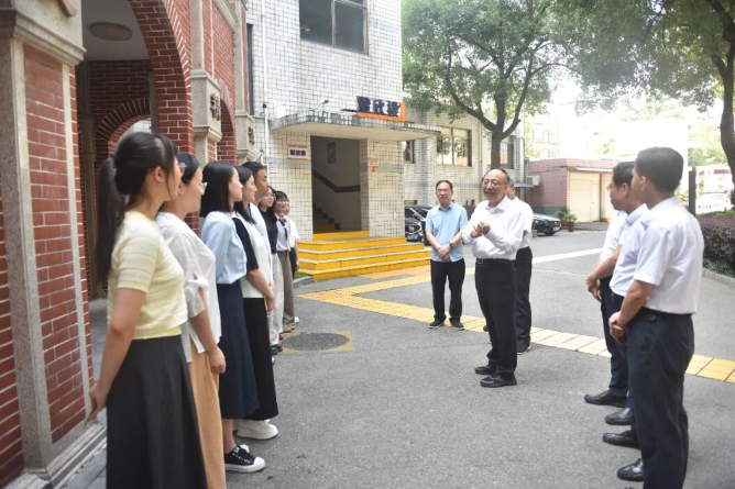 汪一光在长沙走访慰问一线教师代表：弘扬教育家精神，助力更多教师在扎根实践中成长