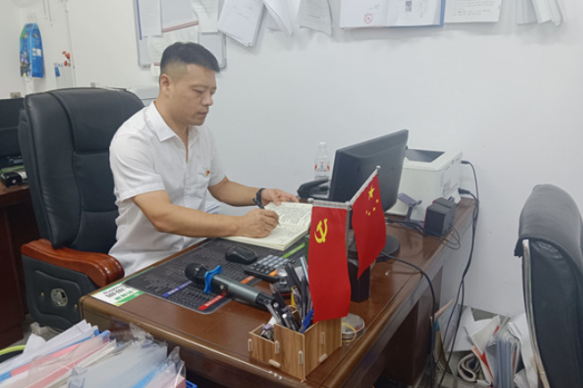 书记校长说 | 南县厂窖镇初级中学校长严帅：深耕韶华守初心，蓄力奋进向未来