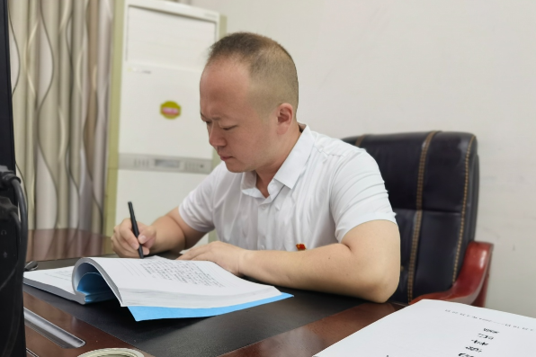 【湖湘好教师】吉首市第七初级中学李坷钊：身兼数岗践初心 笃行实干育新人