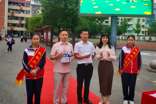 益阳市人民路小学：温情暖师心 清风润校园