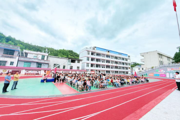 泸溪县白羊溪乡中心完全小学：一堂清华博士的乡土课 一所山村学校的“励志突围”