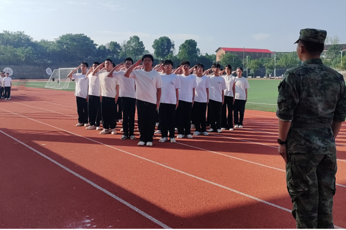 衡阳县第二中学：骄阳下的青春淬火闪光