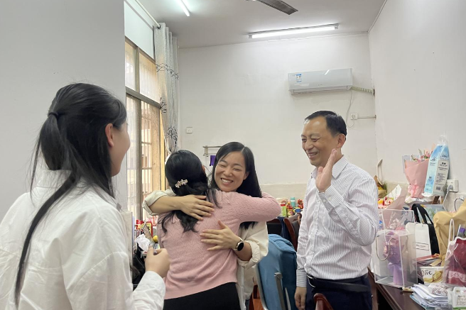 益阳市石码头小学：一个拥抱，温暖整个校园