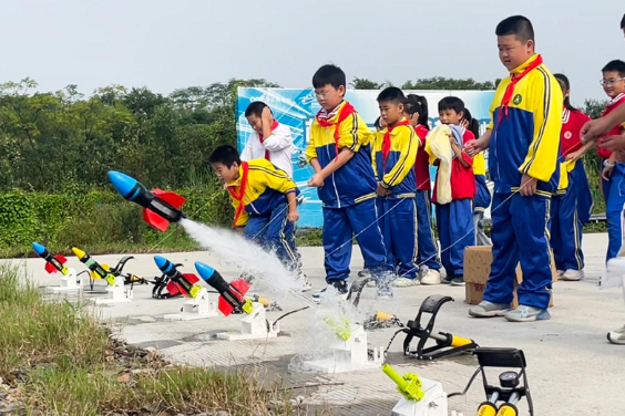 衡阳市石鼓区江霞小学：“无围墙课堂”再延伸，解锁航空科技奇妙世界