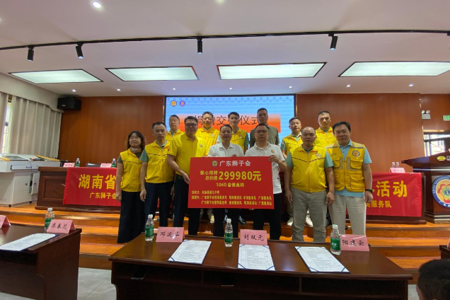 爱心助学焕新颜 1060套新课桌椅落户衡南县九中