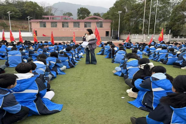 【湖湘好教师】泸溪县第五中学刘清：翻山越岭，只为照亮你