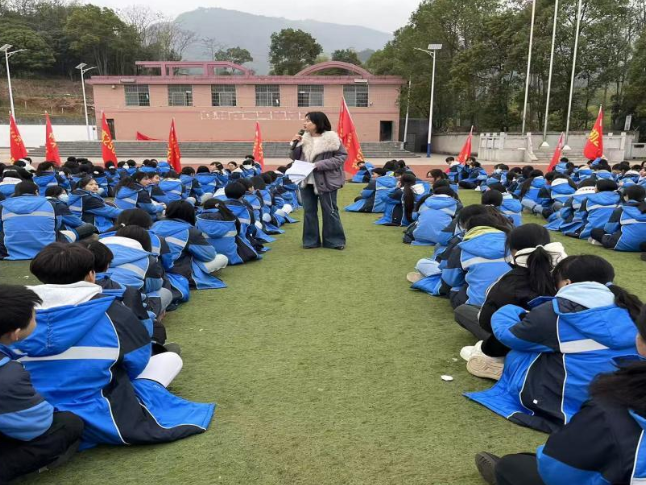 【湖湘好教师】泸溪县第五中学刘清：翻山越岭，只为照亮你
