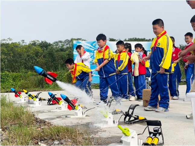 衡阳市石鼓区江霞小学：“无围墙课堂”再延伸，解锁航空科技奇妙世界