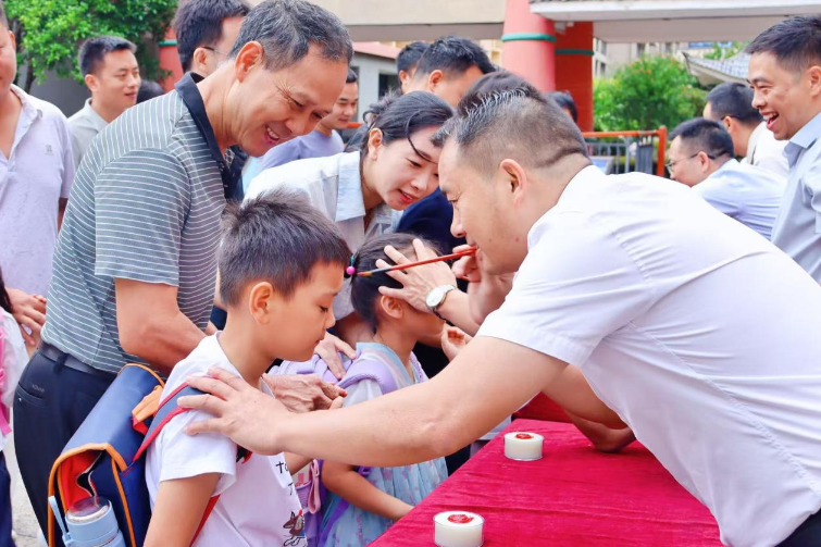 江华沱江镇第七小学：秋风迎学子，勤学向未来