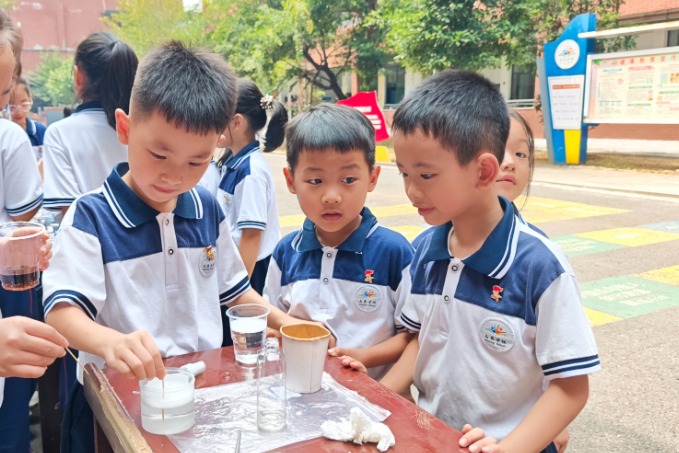 奇趣科学大闯关 益阳市资阳区马良学校成功举办科技周活动
