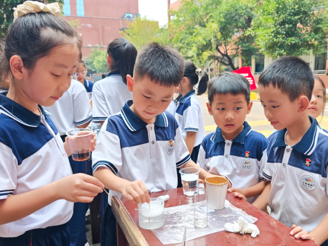 奇趣科学大闯关 益阳市资阳区马良学校成功举办科技周活动