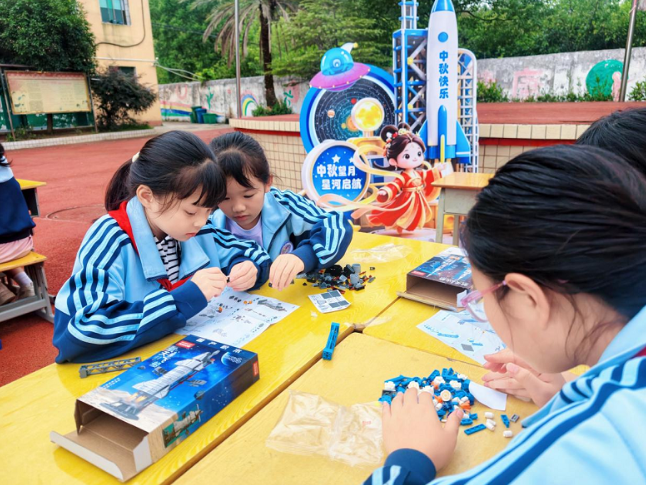 气球机器人“奔月”、巧手拼火箭，衡阳市石鼓区三星小学的中秋很“硬核”
