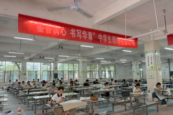 临武：35名中学生同台挥毫，以笔墨传承传统文化