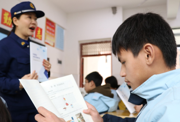 蓝山：开学第一周 消防安全进校园