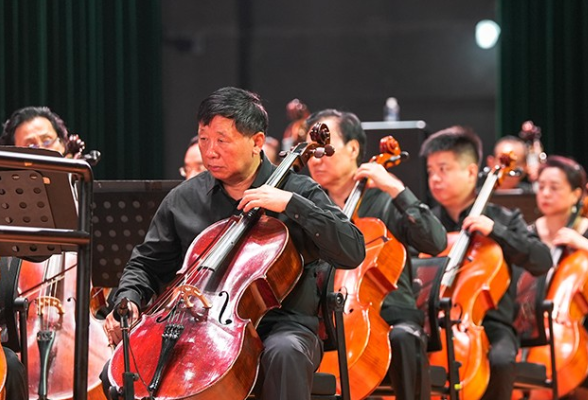 湖南信息学院：用点亮人生的音乐深情演绎“我和我的祖国”