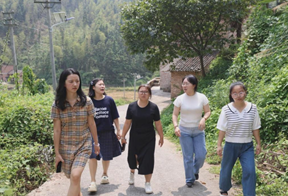衡阳县：山村小学来了一群年轻女教师