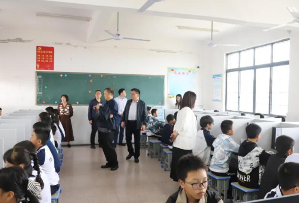 祁阳：省调研组开展初中信息科技学业水平考试调研工作