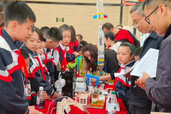 衡阳市石鼓区：举办青少年科创大赛 助力科学家精神深植学生心田