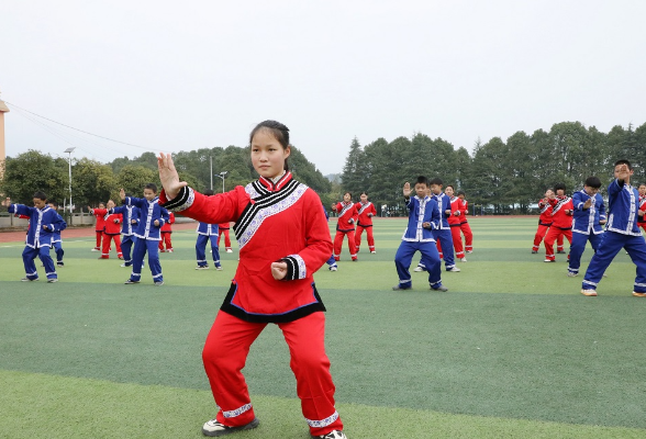 保靖县清水坪学校：武术操进校园