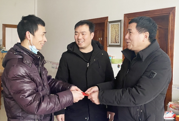 江永：寒冬送暖 关爱师生