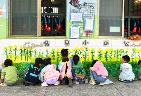 道县教育局示范幼儿园一分园：走进大自然 童赏油菜花