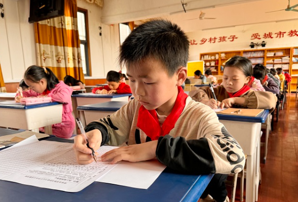 茶陵县舲舫中心小学：英烈精神放光芒