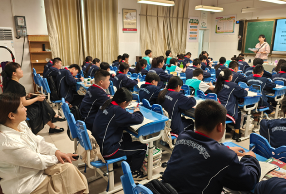 怀化市实验中学：开展春季学期“教学开放周”活动