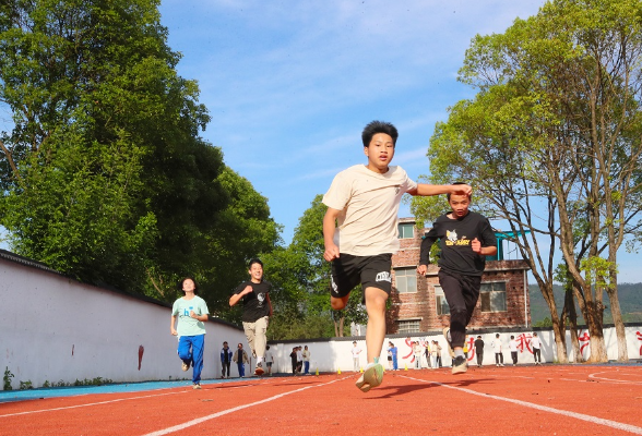 新田县骥村中学：快乐运动  活力校园