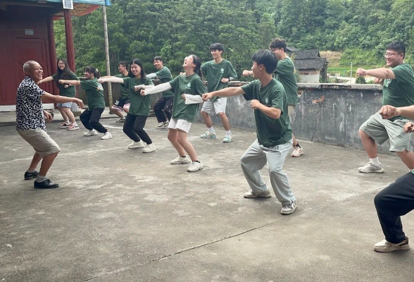 【2024三下乡】衡阳师范学院：“芬享”实践团探寻“非遗”苗拳之魂