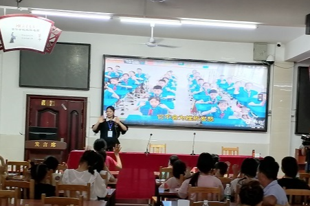 华容县章华学校：组织团洲垸转移学生进行学习阅读活动