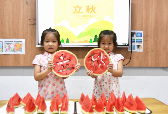 江永县潇浦镇德智幼儿园：“啃秋”迎立秋