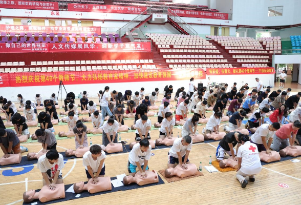 长沙医学院：学急救 勇担当