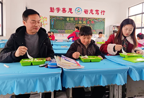 【衡阳县站 | 小记者开学报道团】杨柳学校：开学第一餐的暖心“食”光