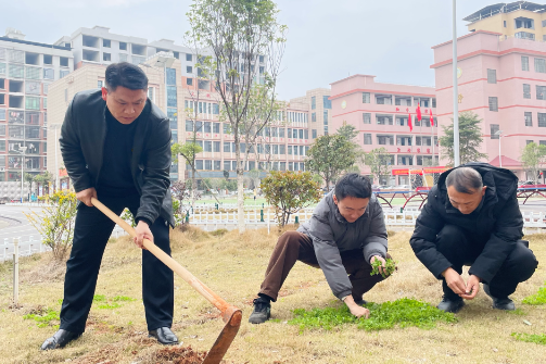 【耒阳站】五里牌小学：党员先锋行 共植希望林