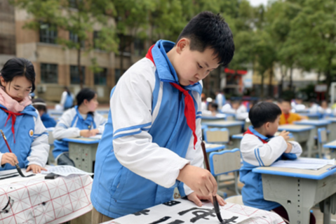 【新晃站】晃州镇三完小：书法润童心 墨香浸校园