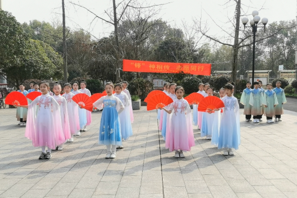 【衡南县站】衡南县明德小学：学子走进福利中心送温暖