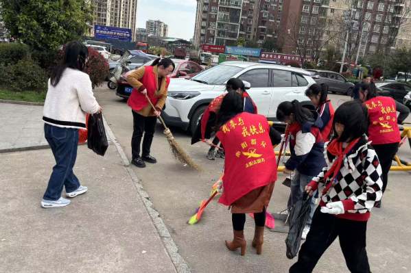 【耒阳站】紫峰小学：学习雷锋践行动 卫生清扫树新风