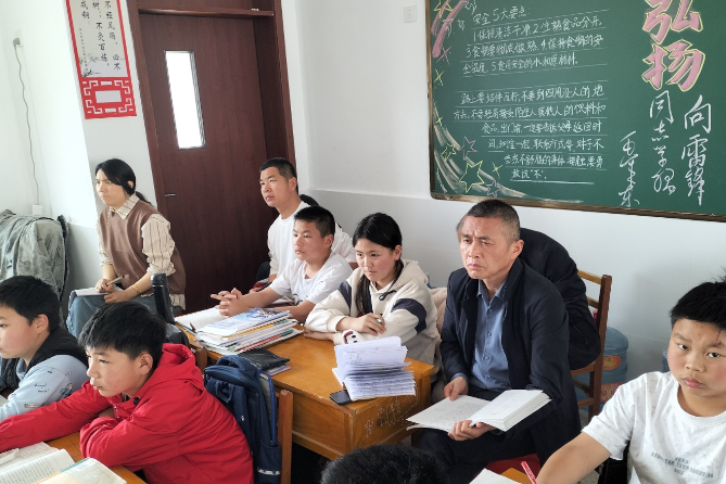 【慈利站】高峰土家族乡中学：教研专家走进课堂