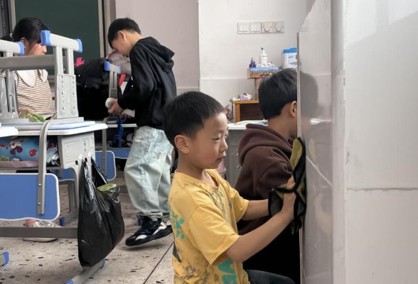 【慈利站】高峰土家族乡中学：校园焕新展新颜 师生携手共劳动