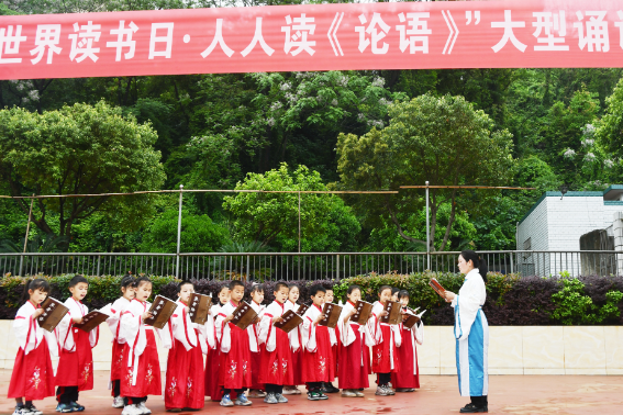 江永：诵读经典 共沐书香