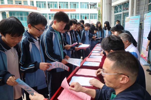 岳阳县：打通学生资助“最后一公里”